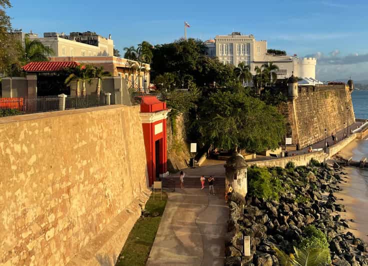 San Juan: Old Town Walking Tour and El Morro Fort Entry
