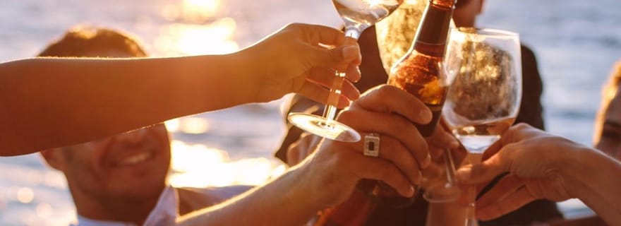 Mykonos : croisière en catam en petit groupe vers Délos et Rhenia