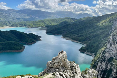 Da Durazzo: tour di un giorno del lago Bovilla, della montagna Gamti e di KrujaDa Durazzo: tour di un giorno del lago Bovilla, del monte Gamti e di Kruja