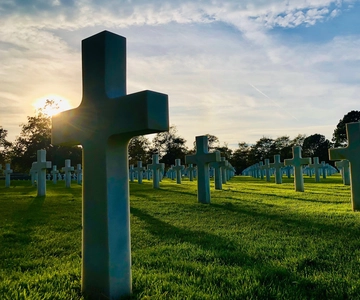 From Paris: Normandy Landing Beaches D-Day Tour by Minibus