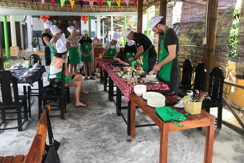 Hoi An : Vegan Cooking Class - Market &amp; Coconut Basket BoatDa Nang Pick Up