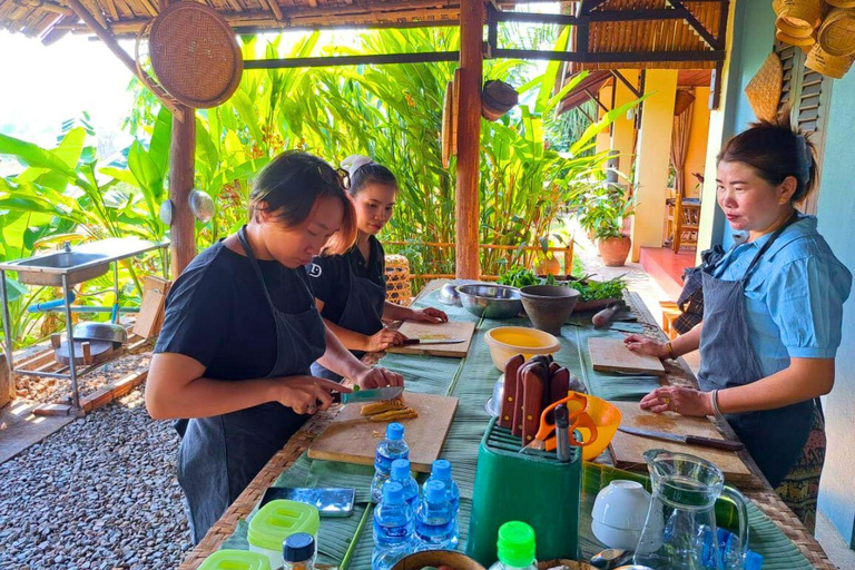 Luang Prabang: Cooking Class, Temple Visit, and Lunch