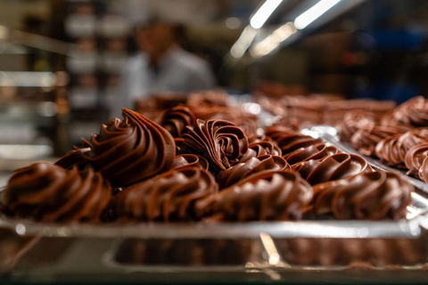 Oviedo : Tour con degustación de Moscovitas y otros dulces Asturianos