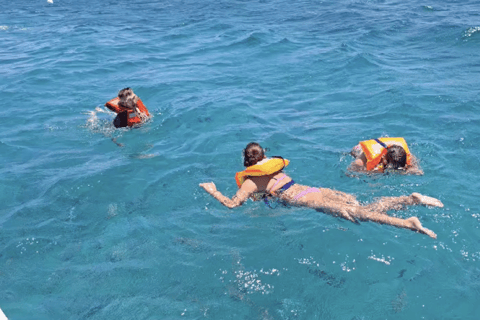 Lobos Island: Guided Turtle Searching Tour and Snorkeling