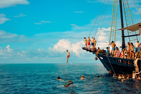 Gili Islands: Party Boat Tour with DJ and Swim Stops