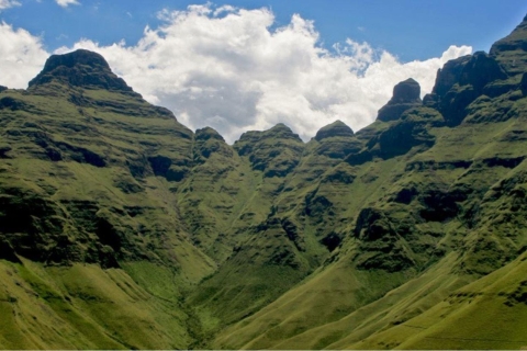 Tour de un día completo por las montañas Drakensberg desde Durban y senderismoTour de un día completo por las montañas Drakensberg desde Durban