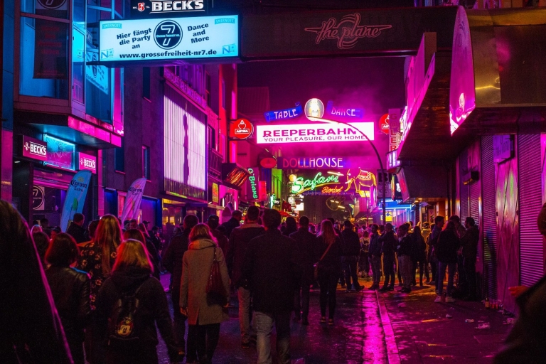 Hamburg: In the Footsteps of Olivia Reeperbahn Tour Private Group Tour in German