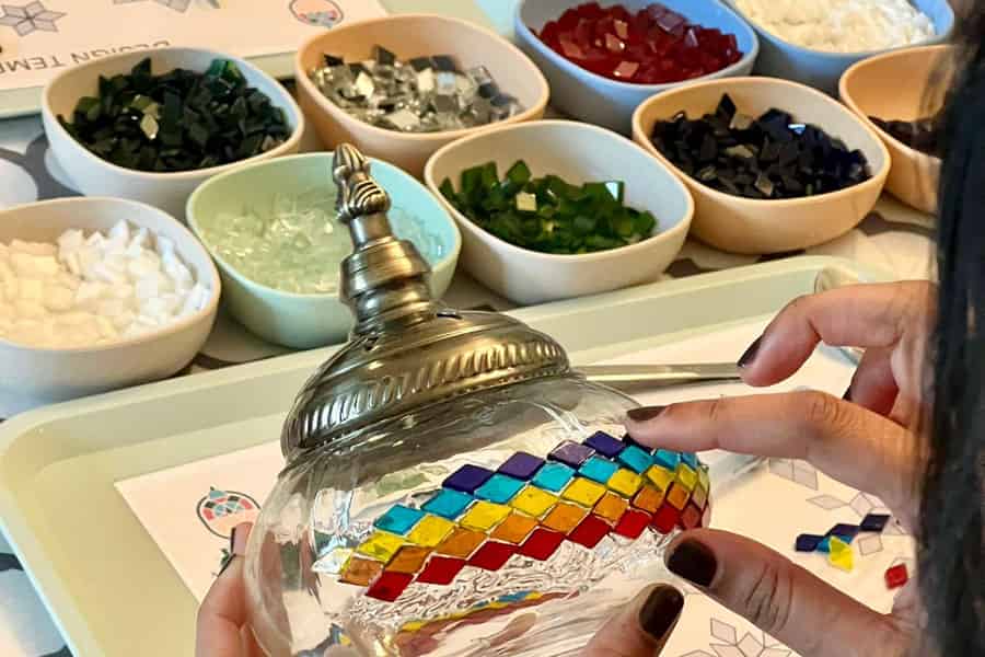Mosaik-Lampen-Workshop. Foto: GetYourGuide