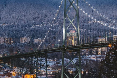 Explore Stanley Park on E-scooters: Seawall, & Hidden Gems