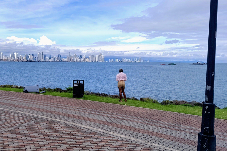 Panama City: Historic District and Canal Tour with Transfer