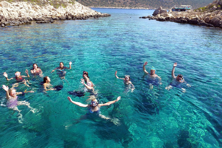 Lado: Excursión en barco a la Isla de los Delfines con almuerzo y servicio de recogida del hotelTour en barco con servicio de recogida del hotel y comida