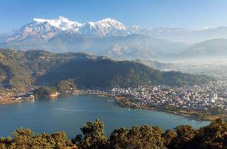 Vom Seeufer aus: Pokhara Private Tagestour mit Pagodenhügeln