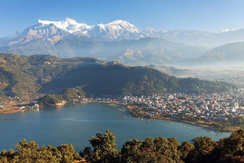 Dalla riva del lago: Tour privato di un giorno a Pokhara con le colline della Pagoda