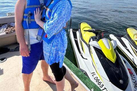 Miami Beach: Vattenskoteruthyrning med inkluderad båttur60-minuters jetski: Extra $ 100 / jetski betalas vid incheckningen