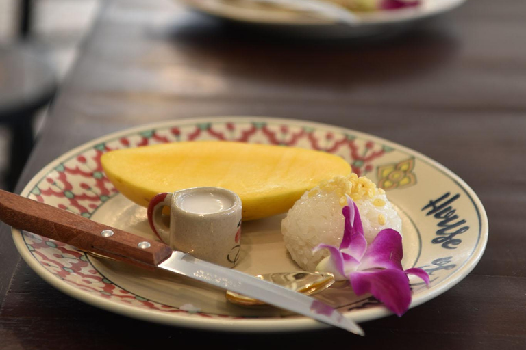 Sathon: Hands-on Thai Cooking Class & Market Tour in Bangkok