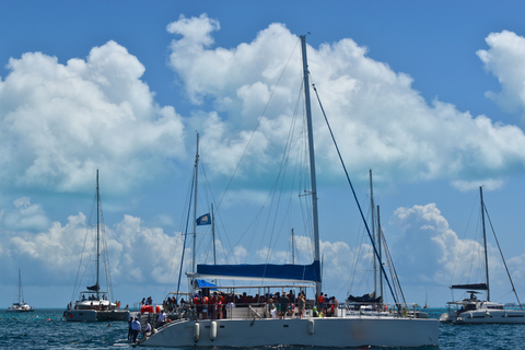 Cancún: Bezoek Isla Mujeres in een Catamarantocht voor alleen volwassenenTour vanuit Playa del Carmen