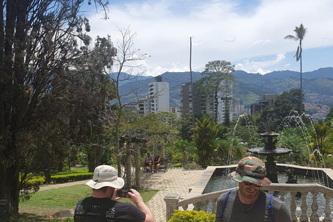 Medellin: Luxury and Private City Tour in French