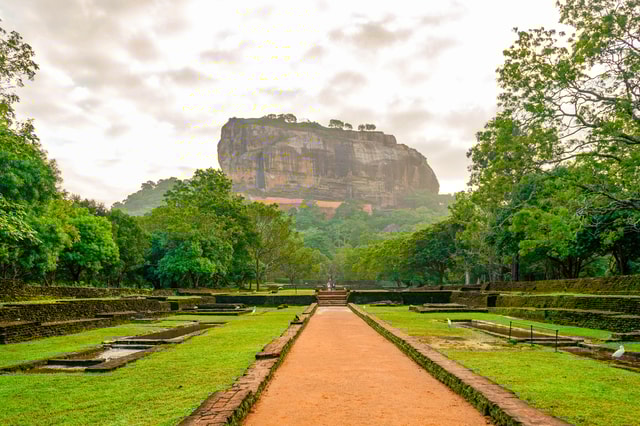 Sigiriya Leeuwenrots & Minneriya National Park Olifantensafari
