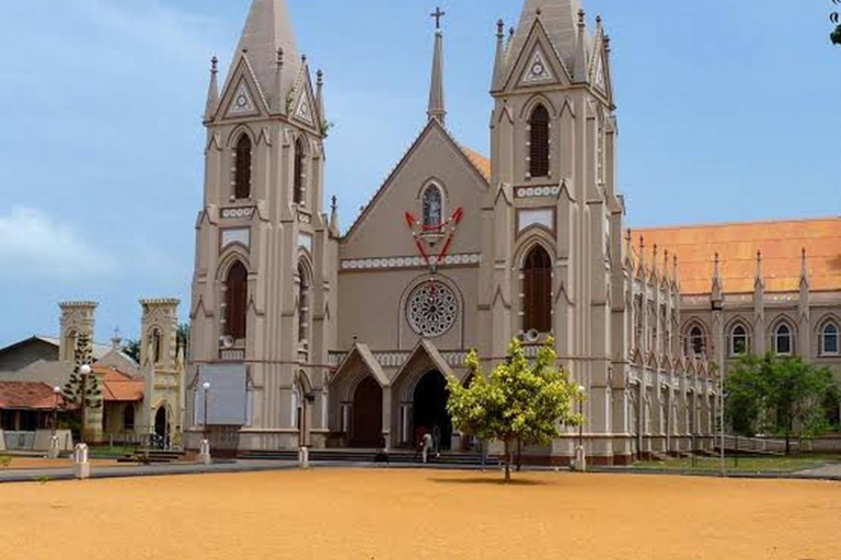 Negombo: Guided City Tour with Airport Drop-Off