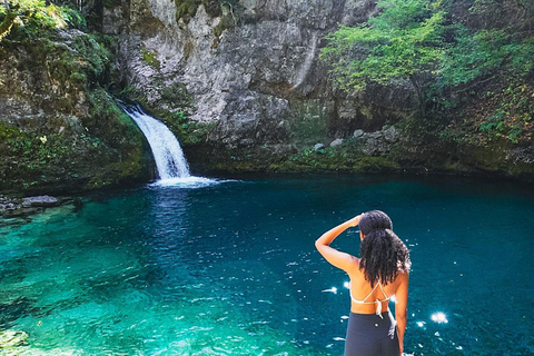 Desde Tirana/Durrës/Golem: Excursión a Theth, el Ojo Azul y la Cascada