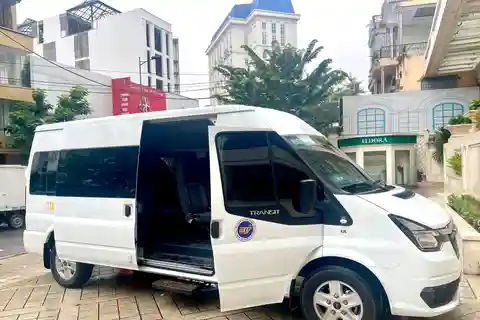Traslado en grupo reducido Hoi An / Da Nang a Hue - Autobús directo