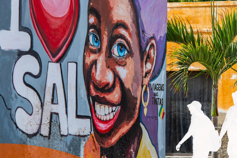 Santa Maria: Walking Tour with Local Drinks