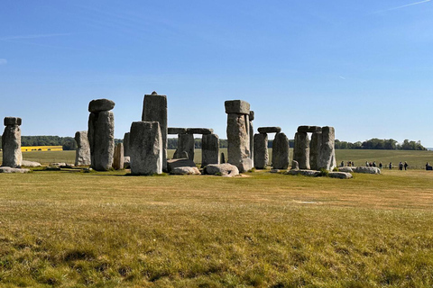 London to Southampton Port - Optional Via Stonehenge 4 Passengers MPV Vehicle