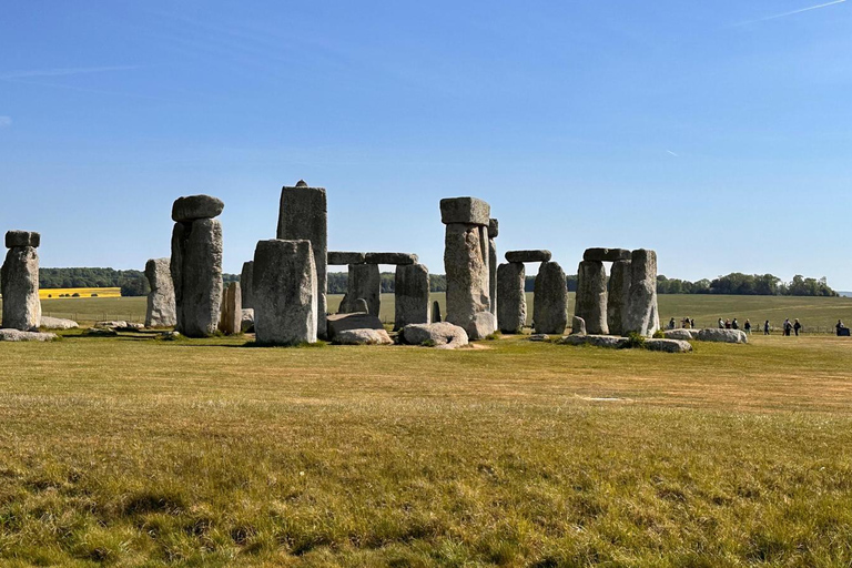 London to Southampton Port - Optional Via Stonehenge 4 Passengers MPV Vehicle