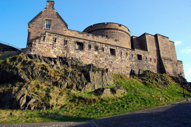 From London: Day Trip to Edinburgh by Rail with Castle Entry Day-Trip by Rail to Edinburgh from London - First Class