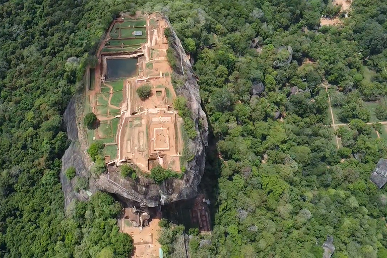 Tour privato di Sigiriya Dambulla Minneriya Safari di un giorno interoServizio di prelievo in hotel a Kandy o Matale