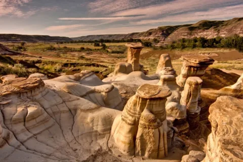Drumheller Full Day: Tyrrell Museum & Canyon Adventure