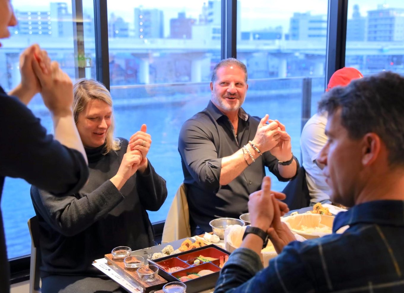 Tokyo: Kursus i rulning og tilberedning af autentisk sushi i Asakusa