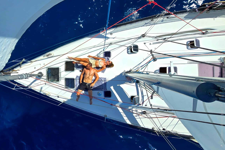 Fiji: Private Sailing Yacht Charter with Activities