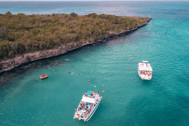 Santo Domingo : Catamaran avec plongée en apnée, open bar et déjeuner