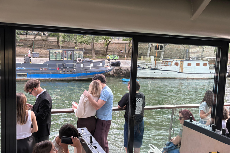 Paris: 1-Hour Seine Cruise departing from the Eiffel Tower