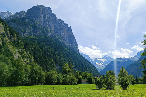 Interlaken: Recorrido por los lugares más destacados con un lugareño en coche privadoRecorrido de 3 horas