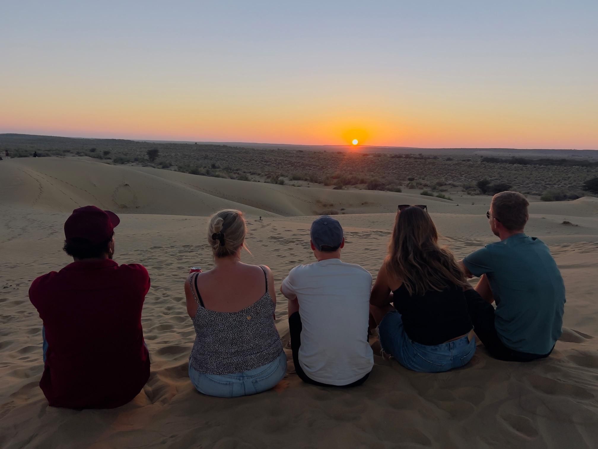 Abenteuer & Lagerfeuer: Wüstensafari mit Übernachtung