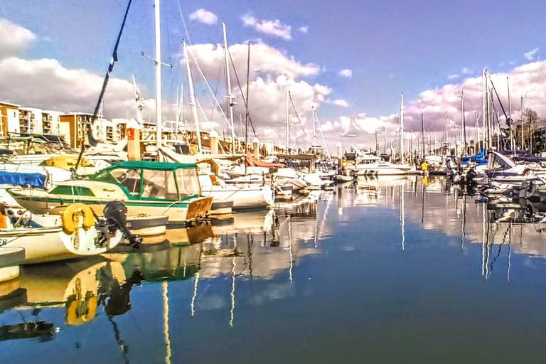 مارينا ديل ري رحلة بحرية رومانسية بالقارب مع السوشي والنبيذالعلاج بالمحيط، النبيذ والجبن - برانش أ