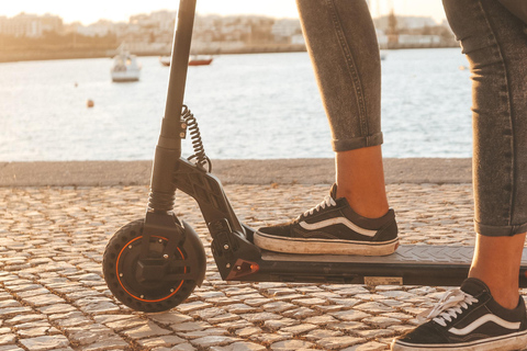 Ferragudo: scooter elettrici per un&#039;avventura nel villaggio del divertimentoFerragudo Village: Noleggio scooter elettrici