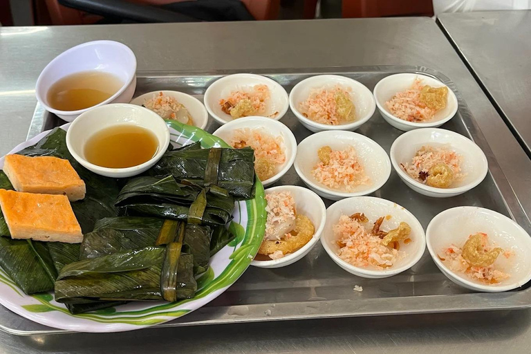 Hue City: Walking Food Tour at real local spots Private Group