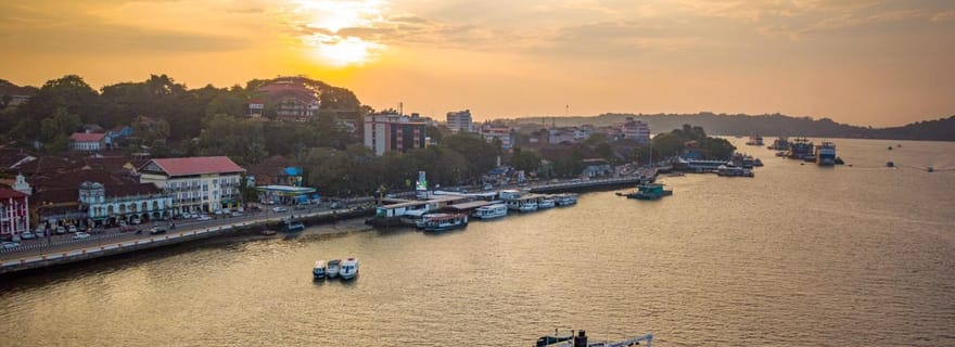 Panaji : Sunset Boat Party avec DJ et spectacles de danse de Bollywood
