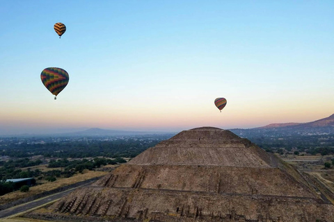 Teotihuacán: Private Hot Air Balloon Ride with Transportation Option Teotihuacan: Private Hot Air Balloon Ride with Transportation