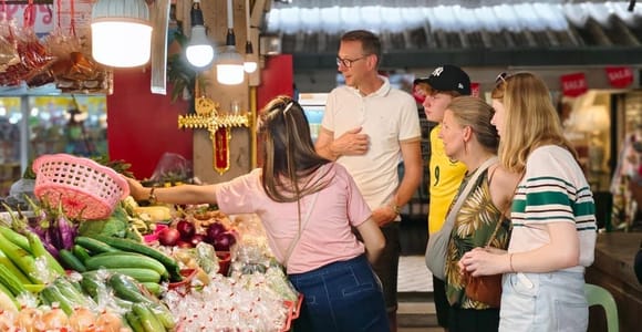 Chiang Mai: Traditional Thai Cooking Class with Market Tour