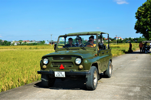 Tour in jeep nella campagna di Hanoi con guide donneTour in jeep nella campagna di Hanoi con donne alla guida