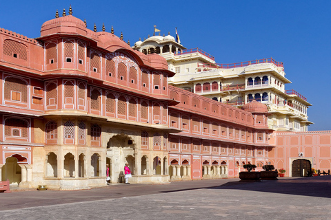 Jaipur: Un Gran Patrimonio en el Mismo Día - Heritage Rajasthanexcursión con almuerzo, entrada a los monumentos, coche y guía local solamente.