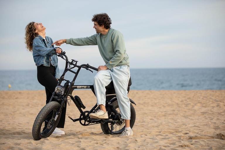 Malaga: 4 godziny E-Fatbike z kaskiem i zamkiemMalaga: 4 godziny jazdy na rowerze elektrycznym Fatbike z kaskiem i zamkiem