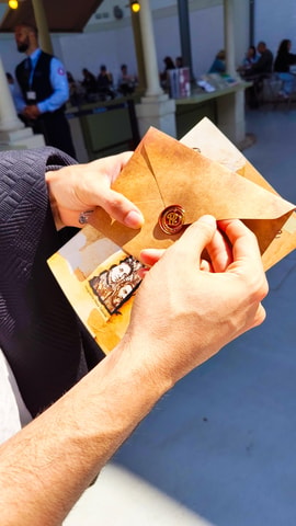 Porto: Historic Scavenger Hunt with Book & Envelopes