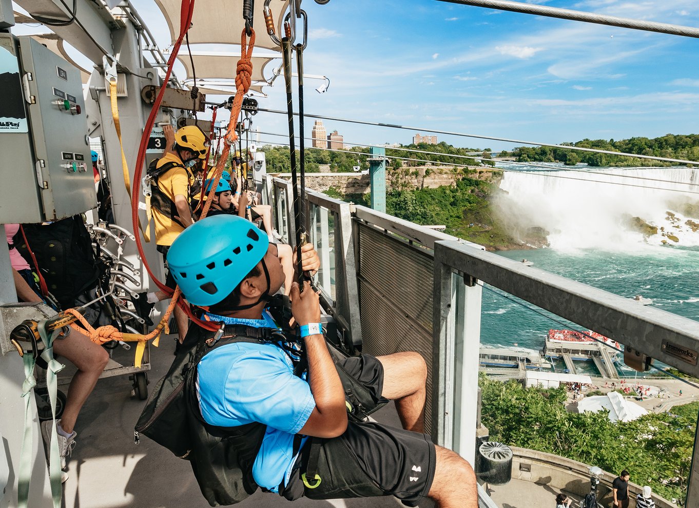 Niagara Falls, Canada: Zipline til vandfaldene