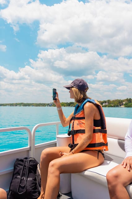 Pontoon tour in Bacalar sette colori laguna - Hizvo