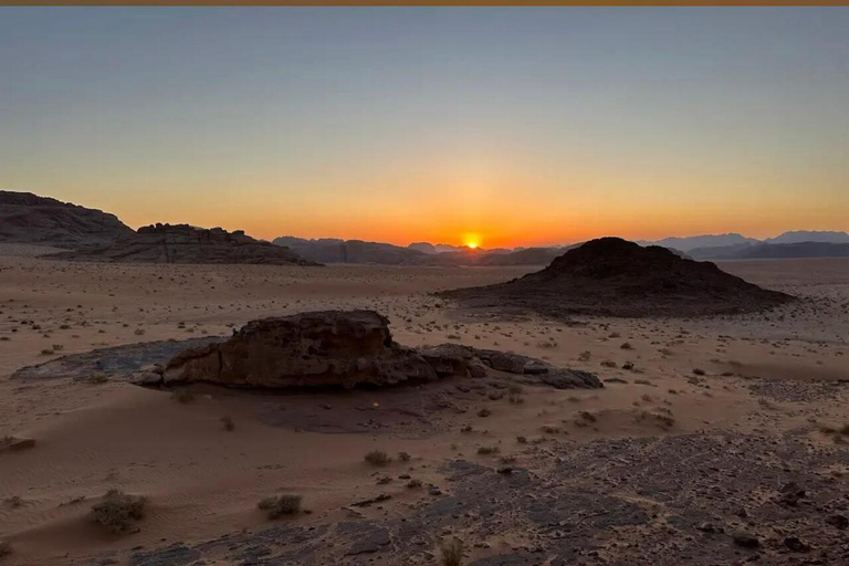 Wadi Rum: Full-Day Jeep Tour with Bedouin Dinner and Cave